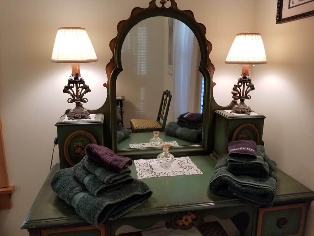 1898 Bedroom Vanity Table